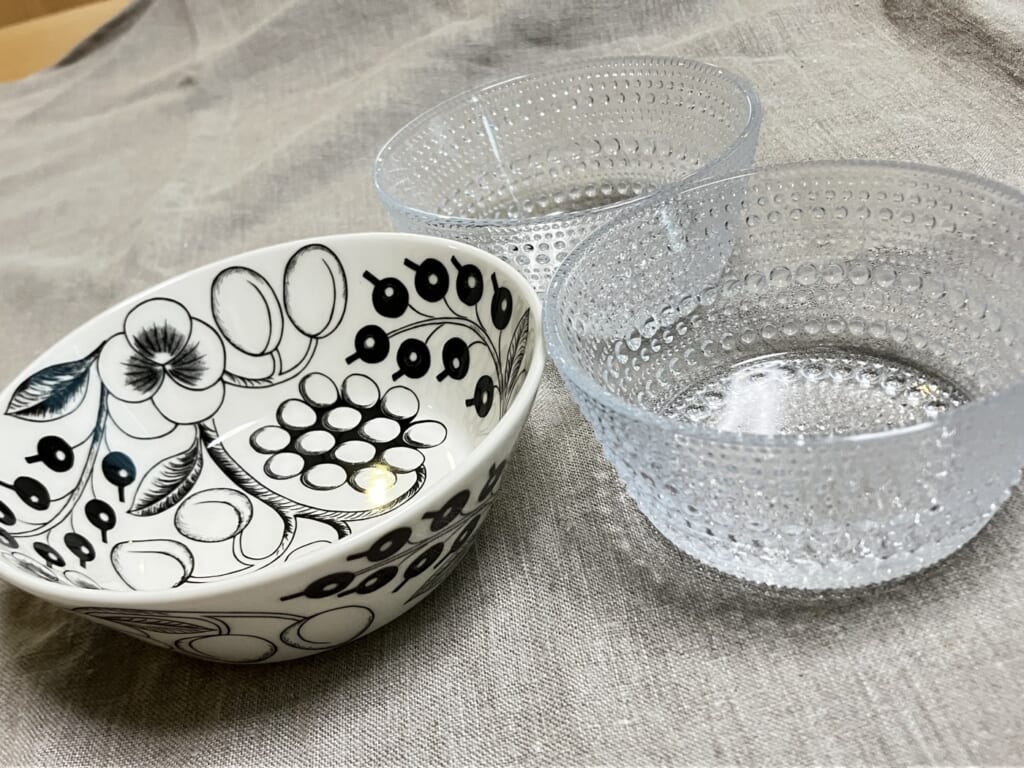 新しく仲間入りした、ブラックパラティッシのボウルとカステヘルミのボウル